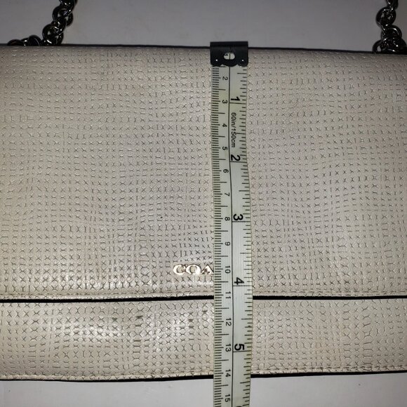 Coach crossbody bag.Small, rectangular bag with a flap closure - Picture 6 of 16